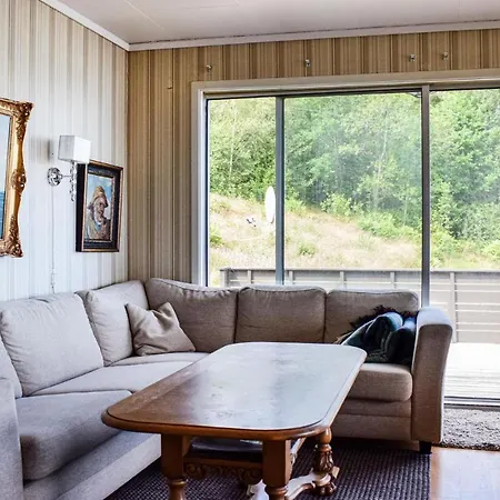 Beautiful In Bjoa With House A Mountain View * Utbjoa